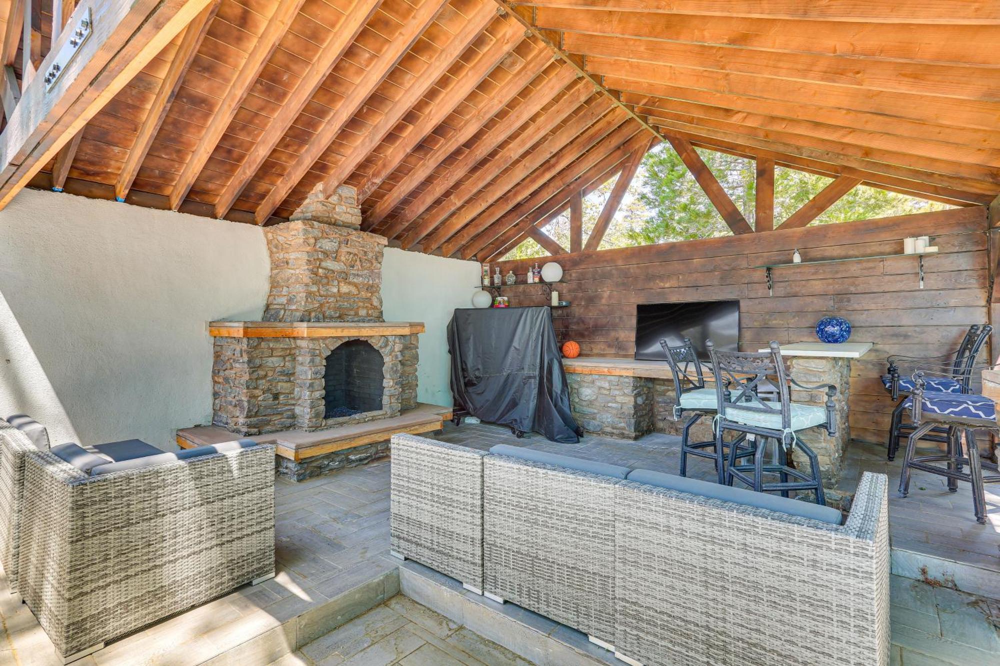 Lake Arrowhead Cabin With Hot Tub And Mountain Views! Bagian luar foto