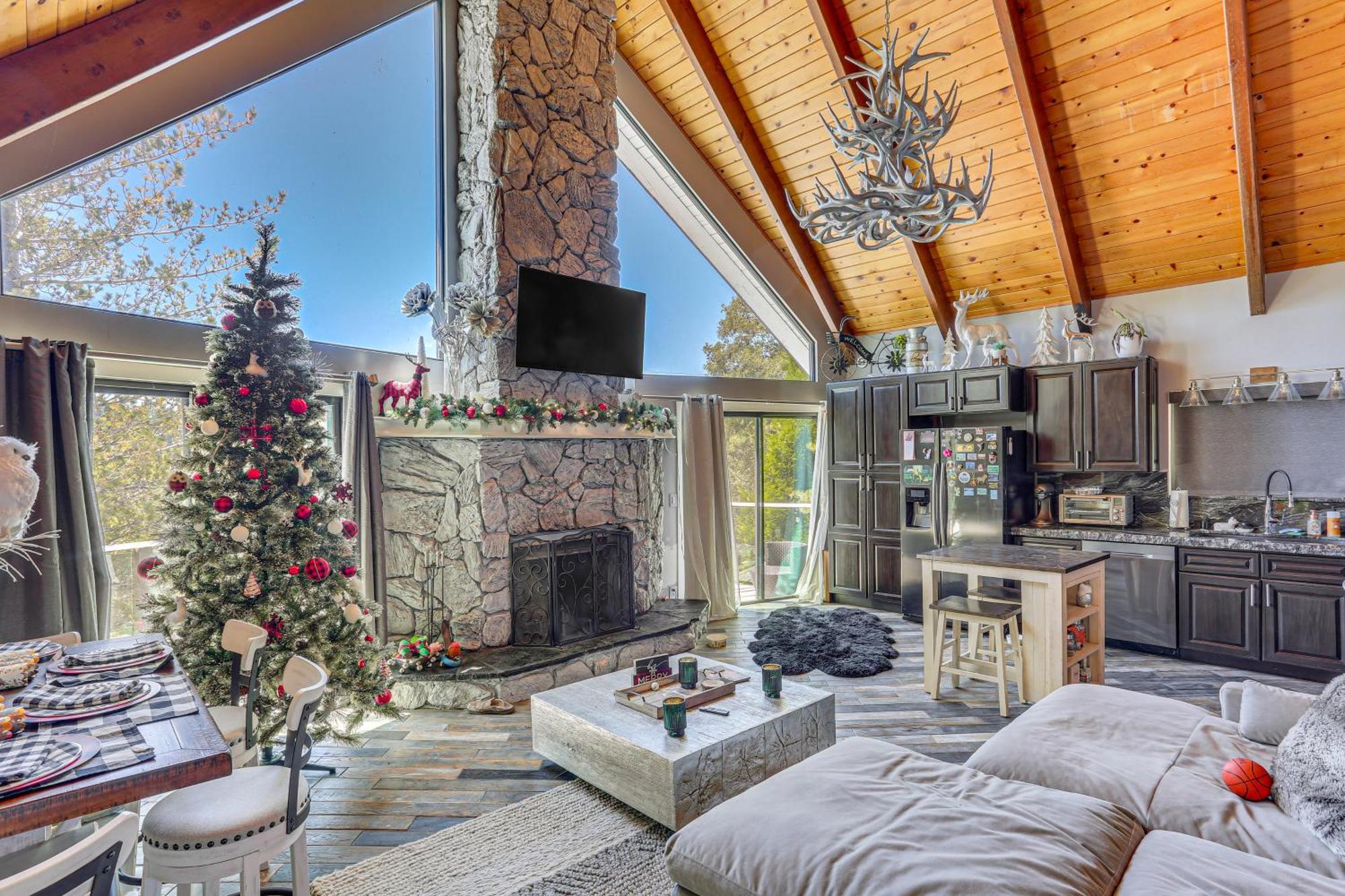 Lake Arrowhead Cabin With Hot Tub And Mountain Views! Bagian luar foto